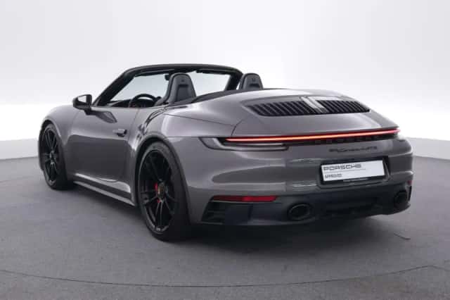 Porsche 911 (2023) thumbnail 3