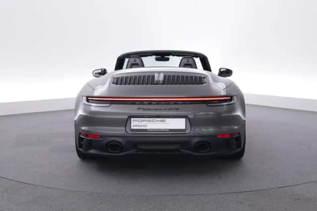 Porsche 911 (2023) thumbnail 4