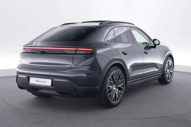 Porsche Macan (2026) thumbnail 1