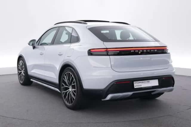 Porsche Macan (2026) thumbnail 3