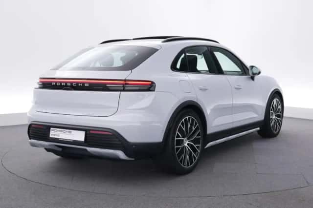 Porsche Macan (2026) thumbnail 5