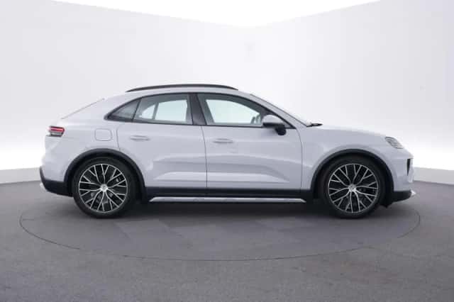 Porsche Macan (2026) thumbnail 6