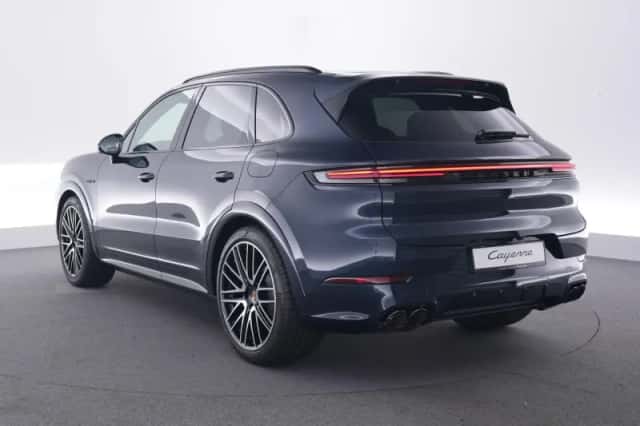 Porsche Cayenne (2026) thumbnail 3