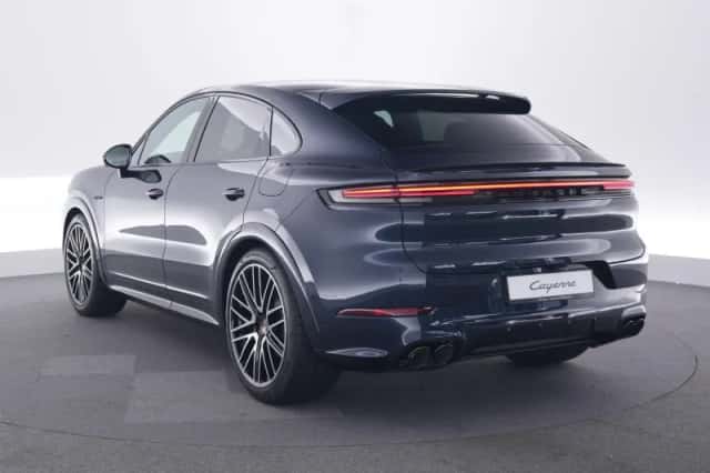 Porsche Cayenne (2026) thumbnail 3