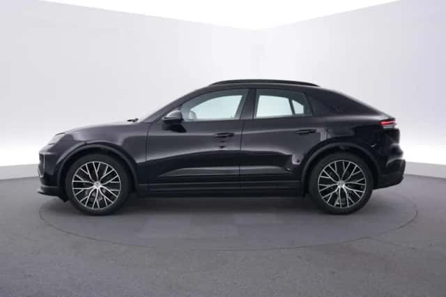 Porsche Macan (2026) thumbnail 2