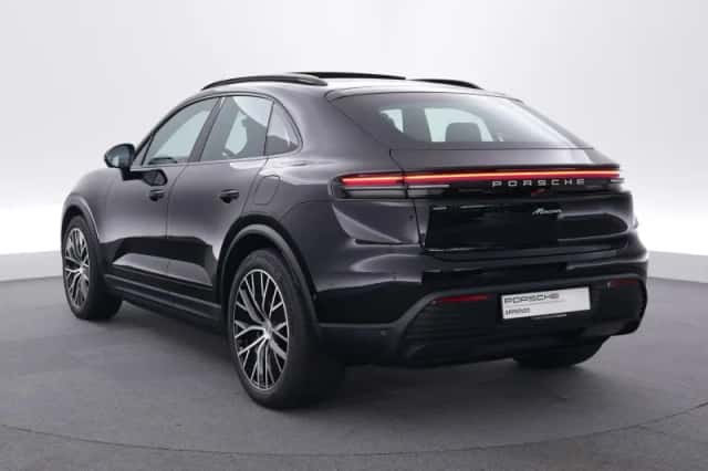 Porsche Macan (2026) thumbnail 3