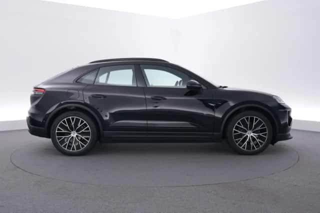 Porsche Macan (2026) thumbnail 6