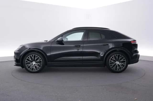 Porsche Macan (2026) thumbnail 2