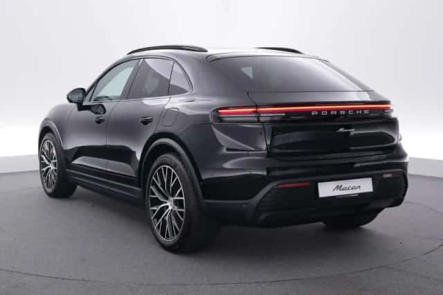 Porsche Macan (2026) thumbnail 3