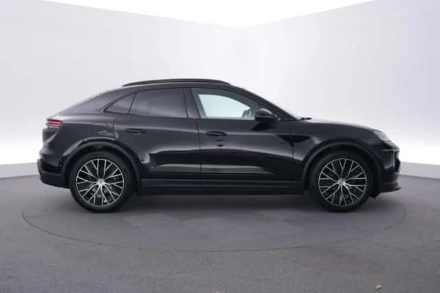 Porsche Macan (2026) thumbnail 6