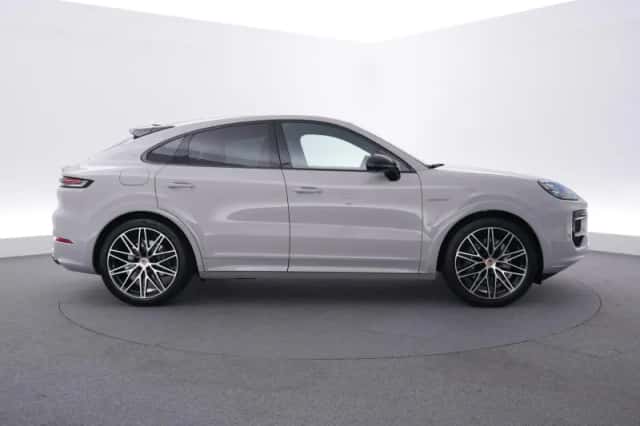 Porsche Cayenne (2026) thumbnail 6