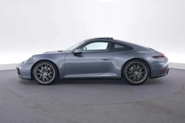 Porsche 911 (2025) thumbnail 2