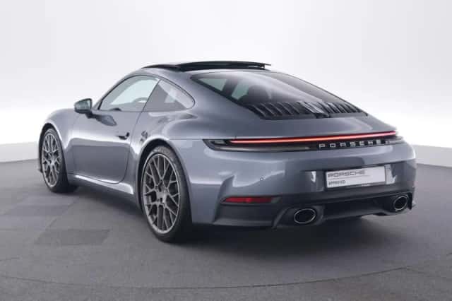Porsche 911 (2025) thumbnail 3