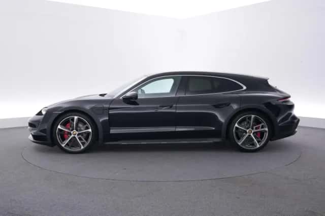 Porsche Taycan (2021) thumbnail 2