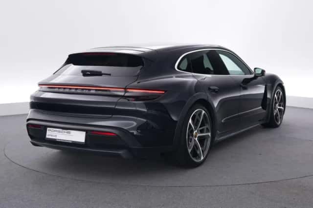 Porsche Taycan (2021) thumbnail 5