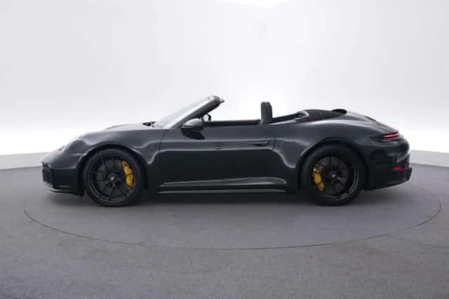 Porsche 911 (2025) thumbnail 2
