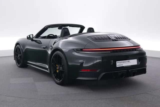 Porsche 911 (2025) thumbnail 3