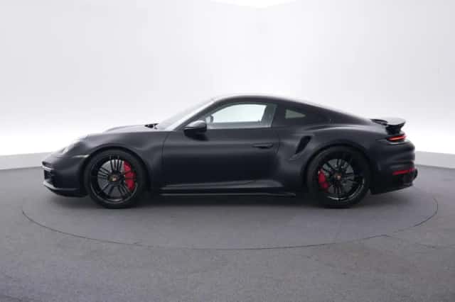 Porsche 911 (2023) thumbnail 2