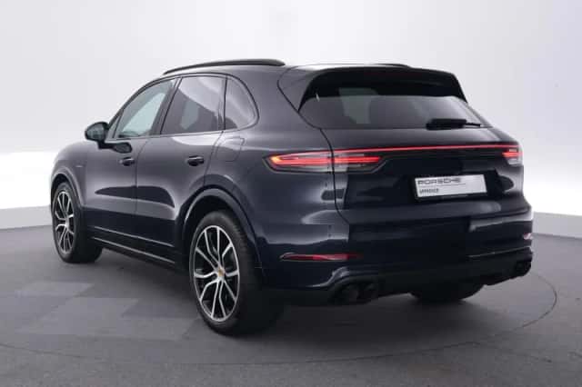 Porsche Cayenne (2023) thumbnail 3