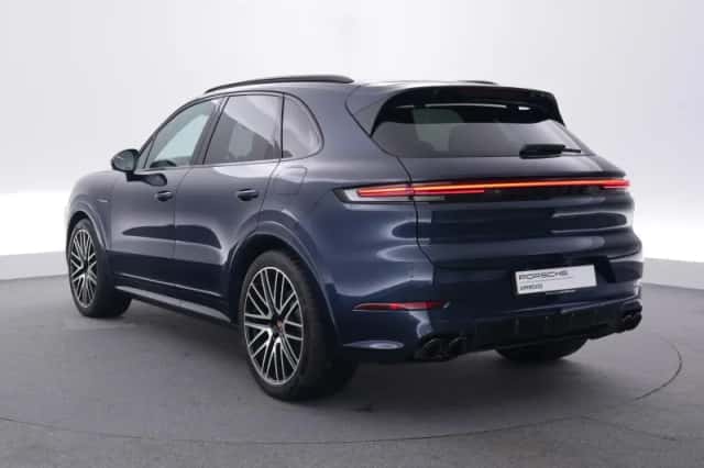 Porsche Cayenne (2025) thumbnail 3