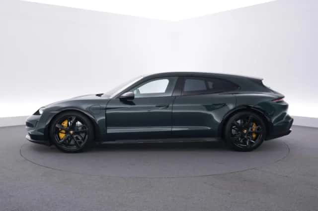 Porsche Taycan (2022) thumbnail 2