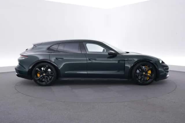 Porsche Taycan (2022) thumbnail 6