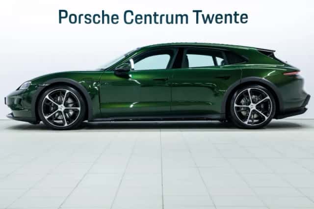 Porsche Taycan (2024) thumbnail 5