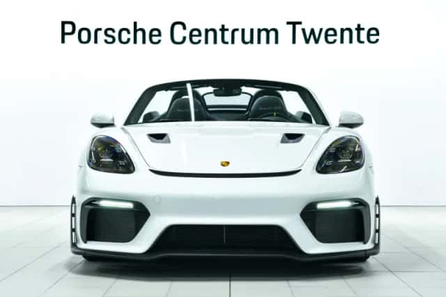 Porsche 718 (2024) thumbnail 2