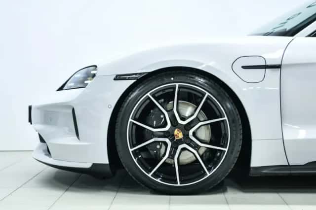 Porsche Taycan (2026) thumbnail 6