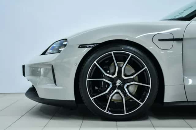 Porsche Taycan (2026) thumbnail 6