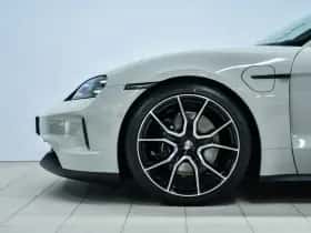 Porsche Taycan (2026) thumbnail 6