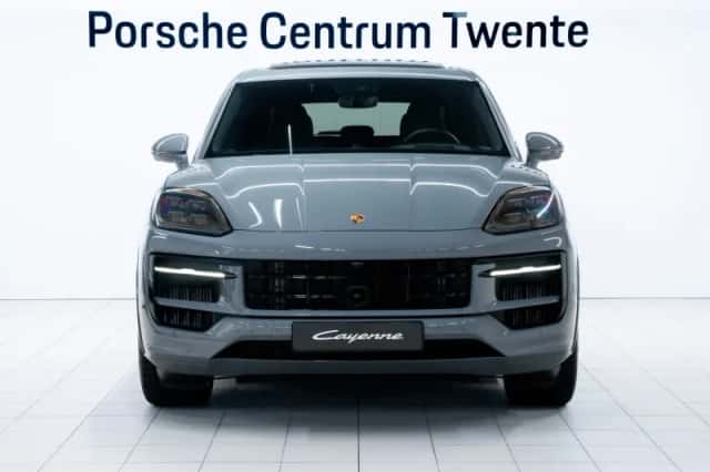 Porsche Cayenne (2025) thumbnail 2