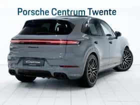 Porsche Cayenne (2025) thumbnail 3