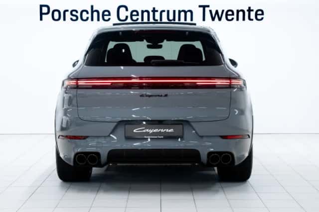 Porsche Cayenne (2025) thumbnail 4