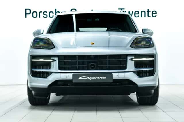 Porsche Cayenne (2025) thumbnail 2