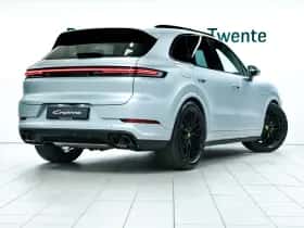 Porsche Cayenne (2025) thumbnail 3