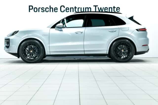 Porsche Cayenne (2025) thumbnail 5