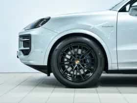 Porsche Cayenne (2025) thumbnail 6