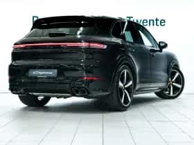 Porsche Cayenne (2025) thumbnail 3