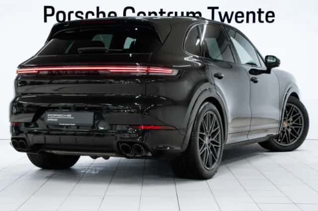 Porsche Cayenne (2026) thumbnail 3