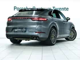 Porsche Cayenne (2023) thumbnail 3