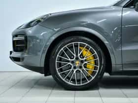 Porsche Cayenne (2023) thumbnail 6