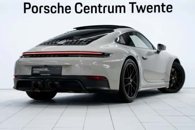 Porsche 911 (2024) thumbnail 3
