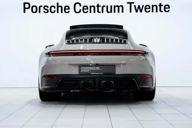 Porsche 911 (2024) thumbnail 4