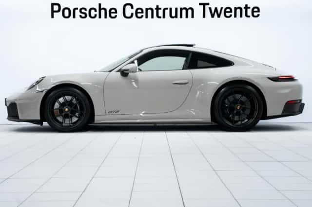 Porsche 911 (2024) thumbnail 5