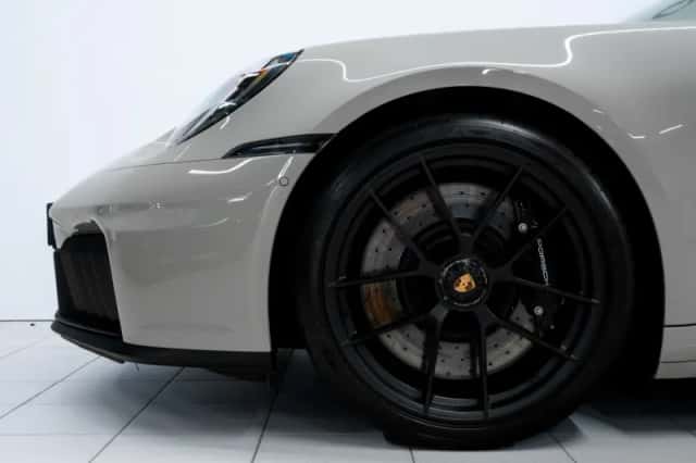 Porsche 911 (2024) thumbnail 6