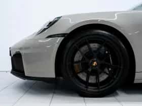 Porsche 911 (2024) thumbnail 6