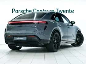 Porsche Macan (2025) thumbnail 3