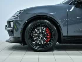Porsche Macan (2025) thumbnail 6