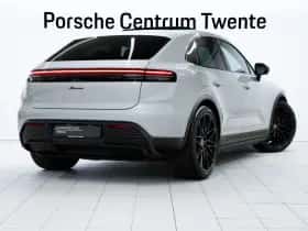 Porsche Macan (2025) thumbnail 3